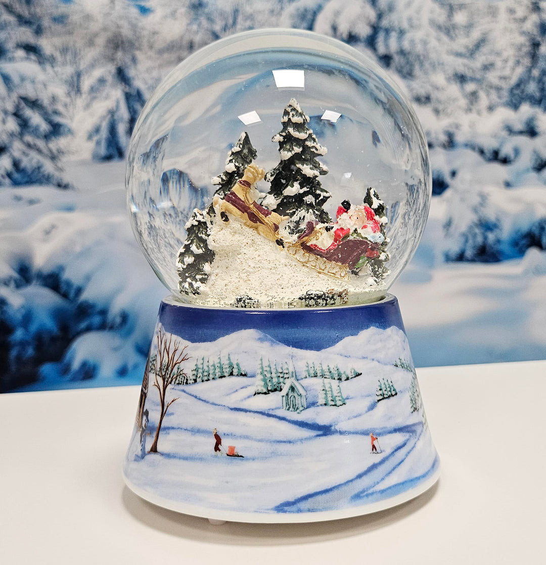 Schneekugel Weihnachtsmann im Schlitten auf Sockel nostalgische Schneelandschaft Mittelblau Weihnach