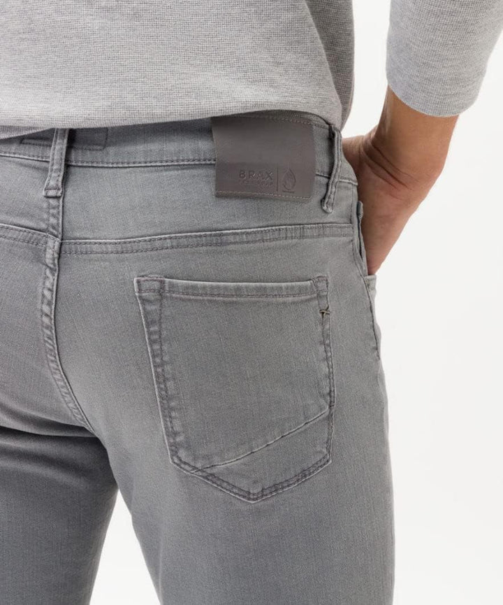 BRAX Herren Style Chuck Hi-Flex: Hochelastische Five-Pocket Jeans 35W / 30L Grau, 35W / 30L Grau