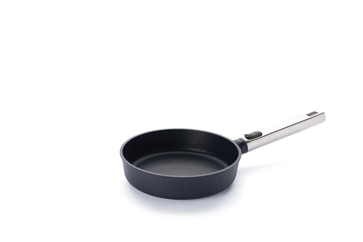 Woll Diamond Logic XR Pro Flachpfanne - Induktiv -, Ø 20 cm, 5 cm hoch, mit abnehmbarem Edelstahlsti