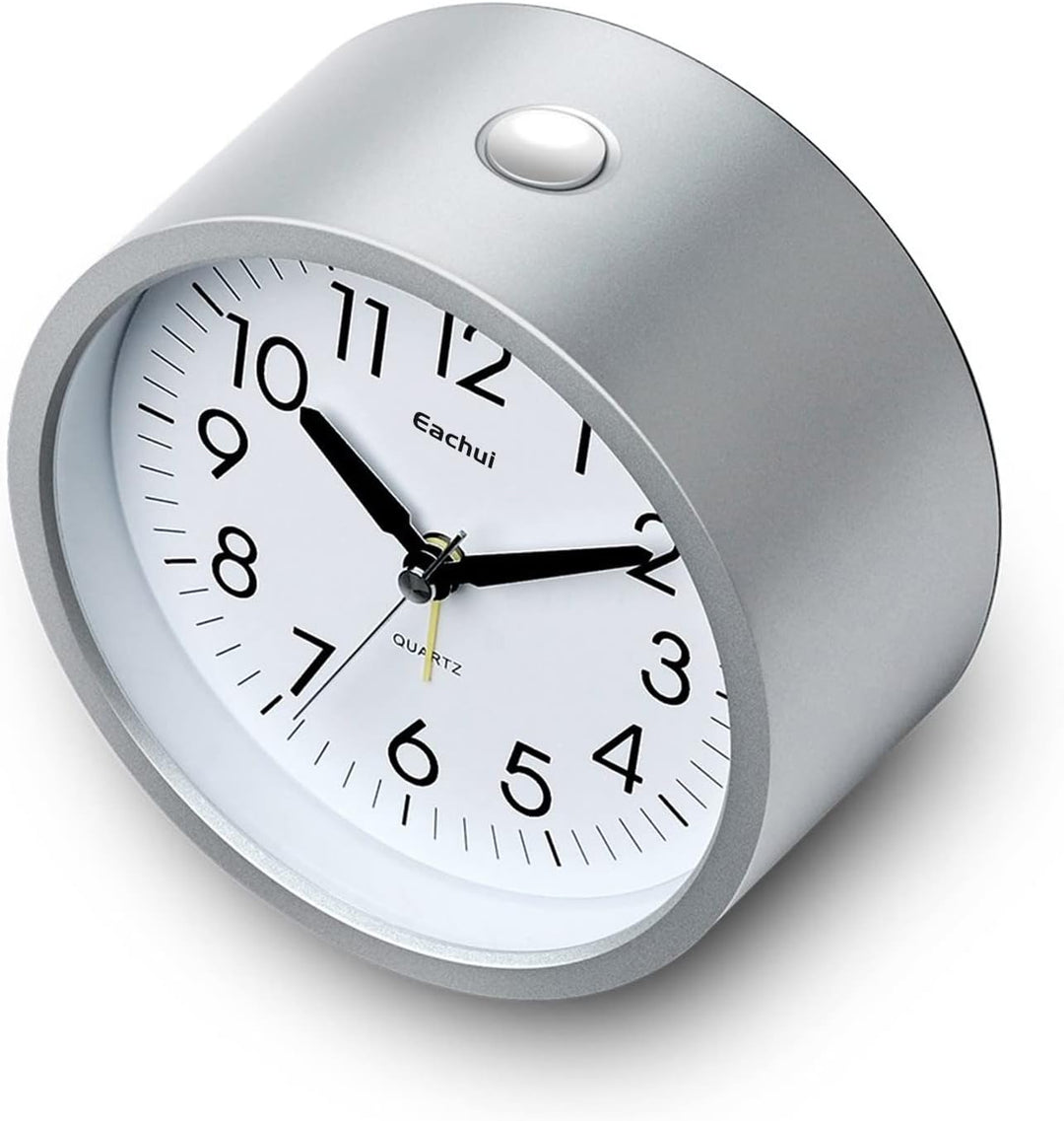 Eachui Wecker Analog Ohne Ticken mit Schlummerfunktion, Nachtlicht, Batteriebetrieben, Geräuschlos,