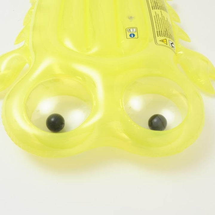 Sunnylife - Aufblasbare Schwimmmatratze Luxe Lie-On - Sonny the Sea Creature, Citrus