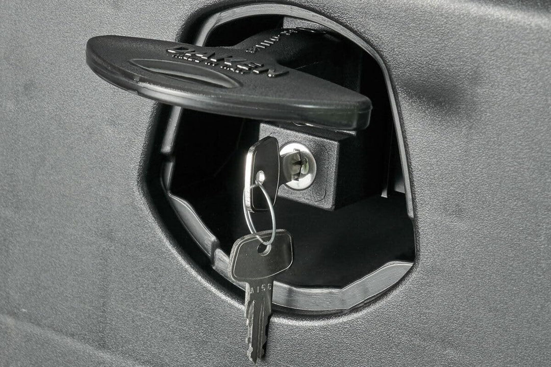 DAKEN Just 1000 LKW Staukasten Werkzeugkasten 1020x500x460mm Staubox 153L Unterbaukasten (Mit Halter
