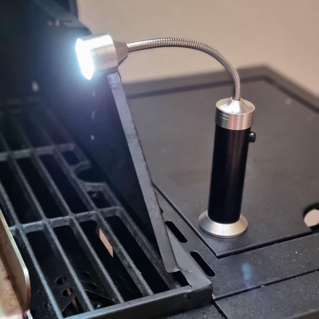 Intirilife 2x Grillleuchte Magnetisch LED aus Aluminium-Legierung in Schwarz - Silber mit Aufbewahru