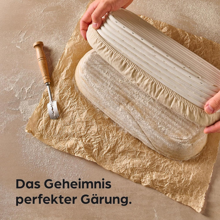 Gärkorb zum Brotbacken - Aus nachhaltigem Rattan - Oval - 35 cm - Set inkl. Bürste, Leineneinlage &