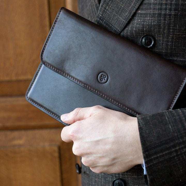 Maxwell Scott Handgefertigte Leder Reisedokumentenmappe Torrino in Schwarz, Schwarz