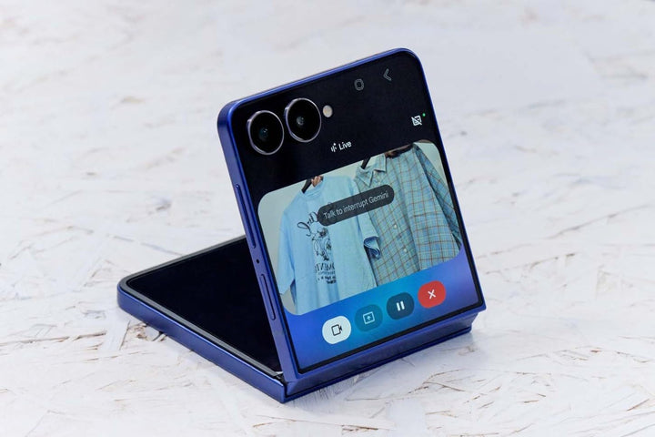 Samsung Galaxy Z Flip7 AI Smartphone mit Galaxy AI, KI-Handy mit Android, Faltbares Design, Infinity