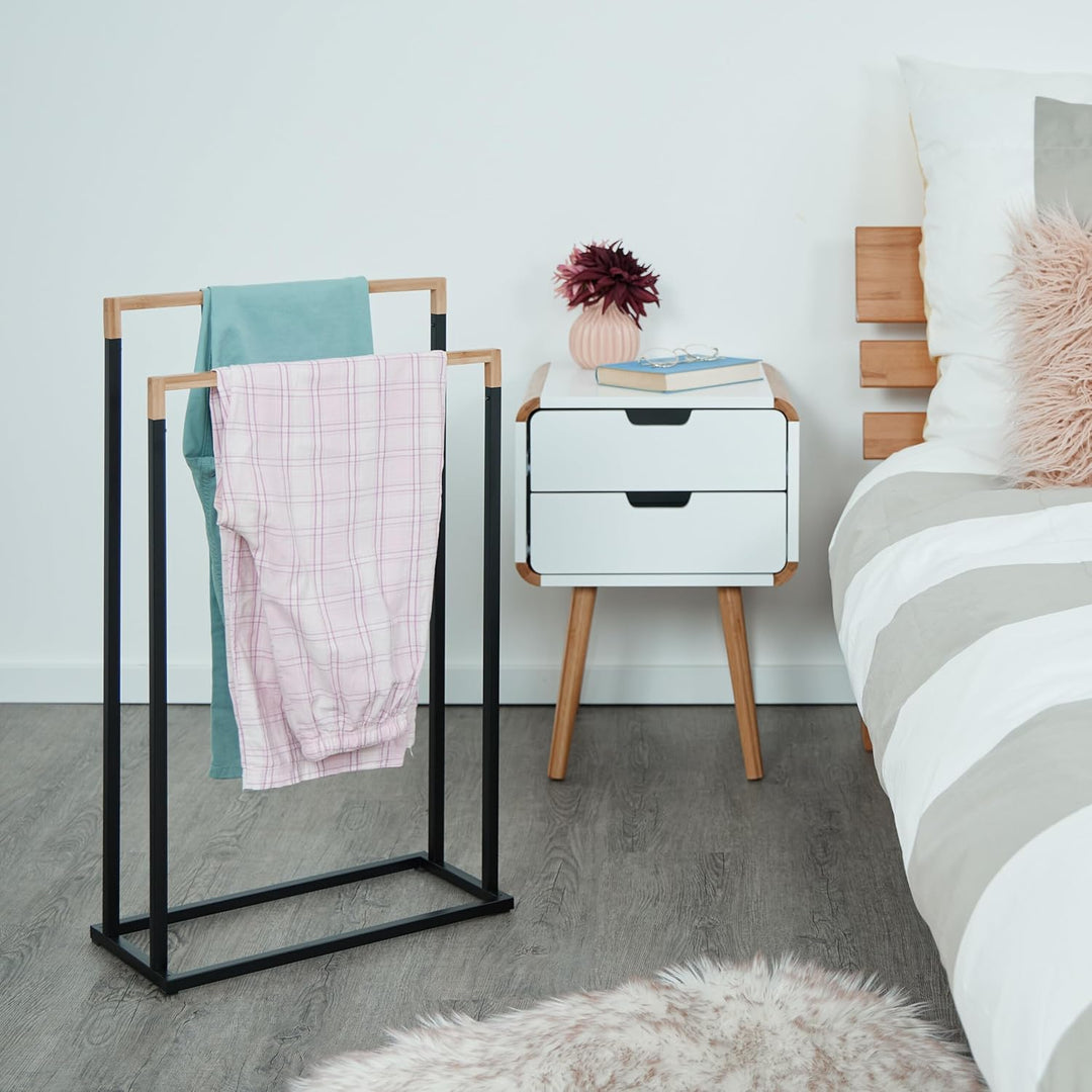 Relaxdays Handtuchständer, 2 Stangen, freistehend, HxBxT: 76x45x21,5 cm, Duschtuchhalter fürs Bad, E