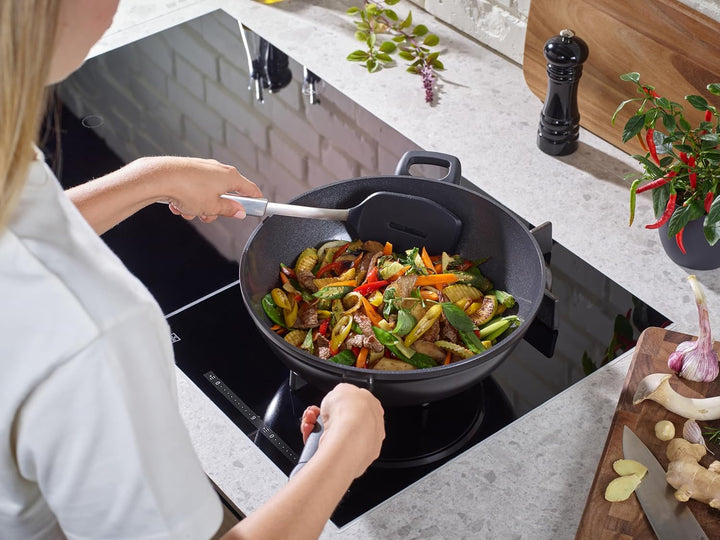 Fissler Ceratal Orbit Black/Aluminium-Wok (Ø 32 cm, 6 L) grosse Keramik-Bratpfanne beschichtet antih