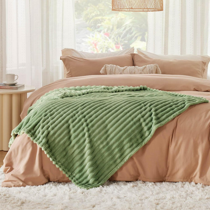 BEDSURE Kuscheldecke für Zimmer Deko - Wolldecke & Fleecedecke, Sofadecke, Weiche Warme Grobe Kordde