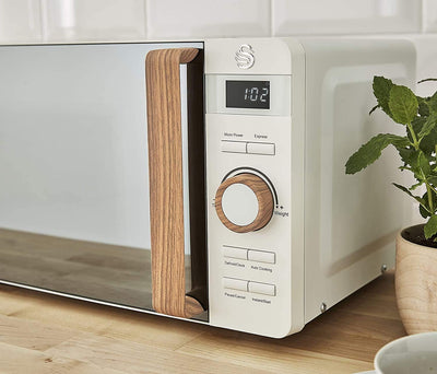 Swan Nordic 20 L digitaler Mikrowellenherd & Nordic Set Frühstücks-Wasserkocher, kabellos, 1,7 l, 22