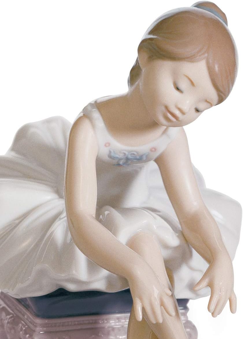 LLADRÓ Mädchen-Figur Kleine Ballerina I. Ballerina. Porzellan.