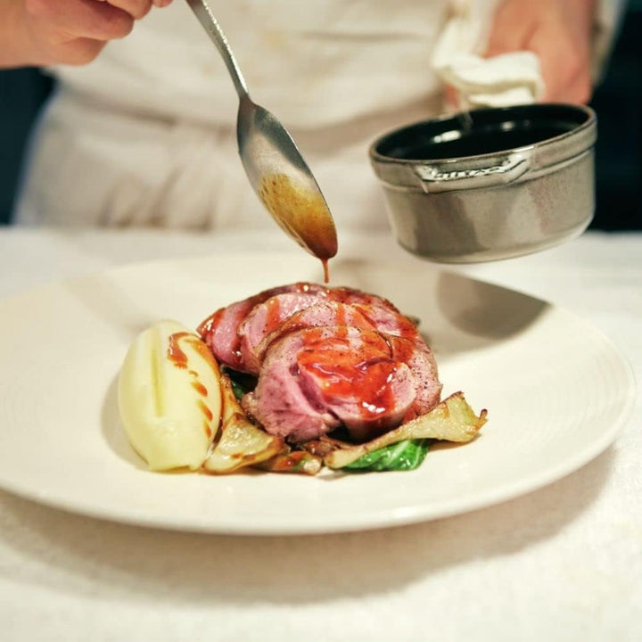 Staub Kleine Kasserrolle (10 cm, 0,25 L, Innen schwarz glänzend) grafitgrau, 23.4 x 10.19 x 7.2 cm G