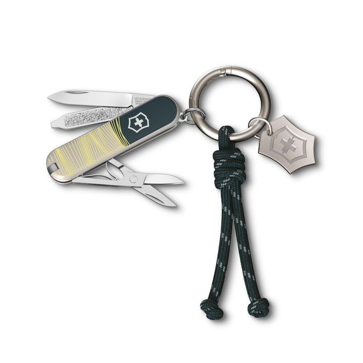 Victorinox Taschenmesser Classic SD, 7 Funktionen, Swiss Made, Multitool für Frauen, Schlüsselanhäng