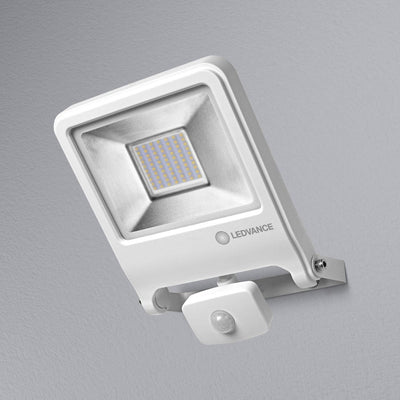 Ledvance LED Fluter, Leuchte für Aussenanwendungen, integrierter Bewegungssensor, Warmweiss, 257,0 m