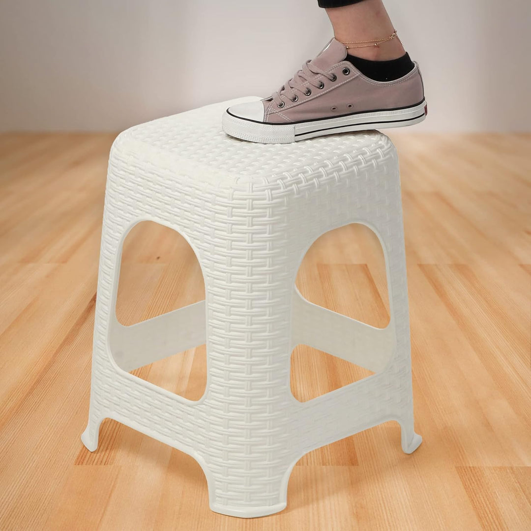 KADAX Hocker aus Kunststoff, Tritthocker bis 120 kg, Rattanhocker mit Antirutschfüssen, Badhocker, W