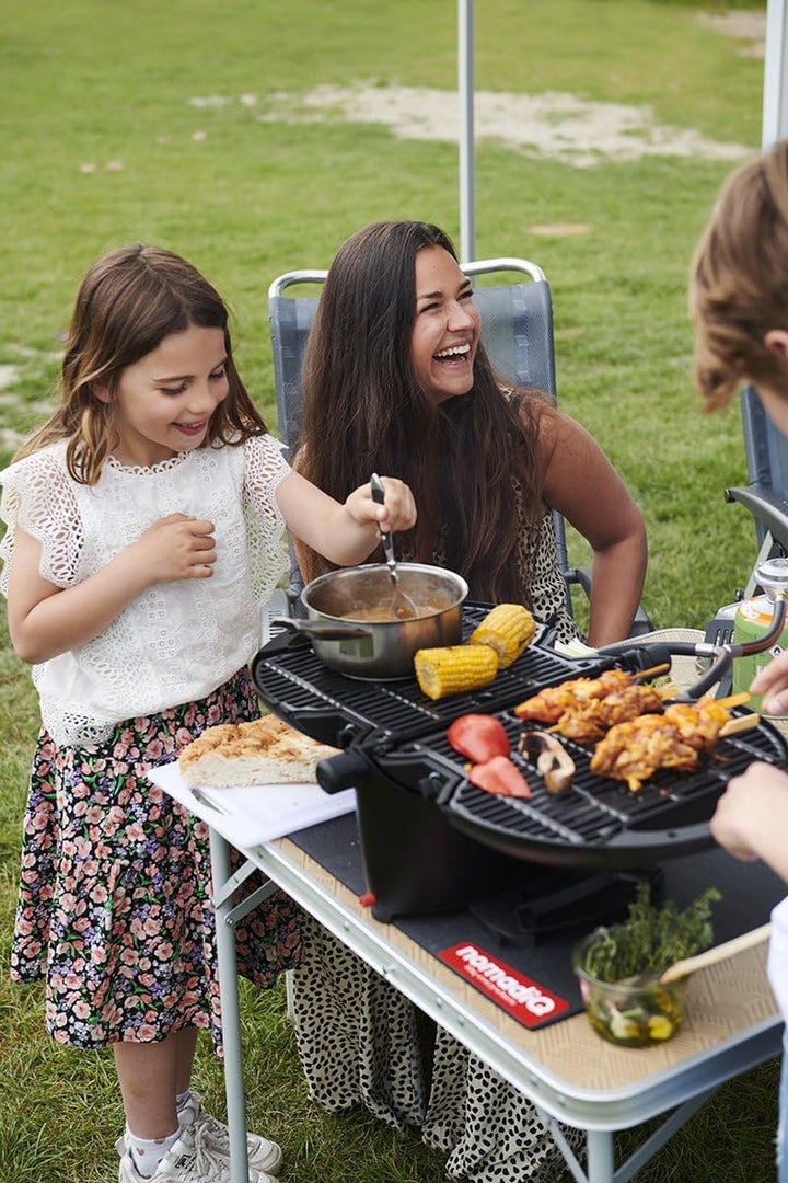 nomadiQ Holiday Cooking Pakket | Tragbarer Gas BBQ Grill | Klein, Mini, Leichtgewicht Tischgrill | P