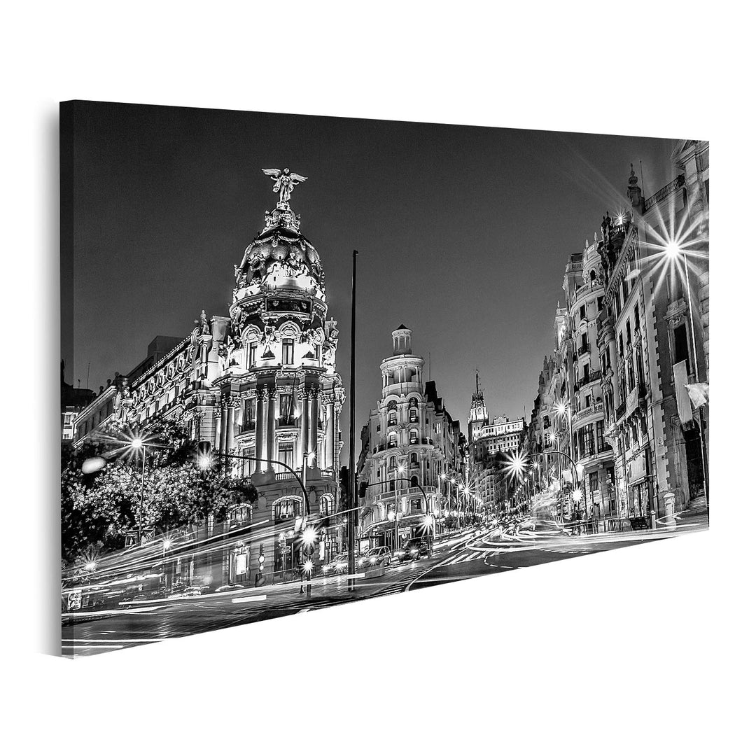 islandburner Bild auf Leinwand Rays of Traffic Lights On Gran Via Street Main Shopping Street In Mad