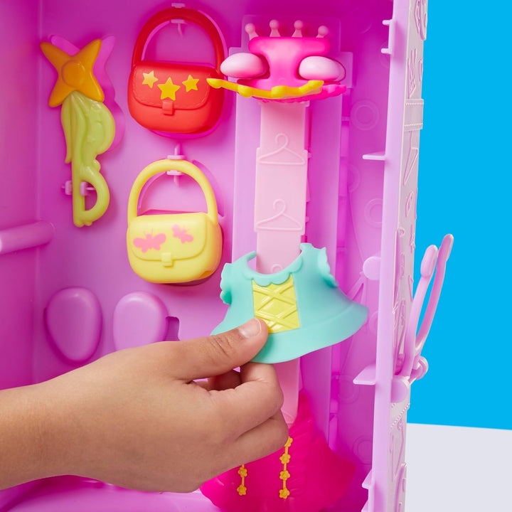 Peppa Pig Peppas Anziehspass-Kleiderschrank Spielset, Figur, 14 Mode-Accessoires und Aufklebern, int