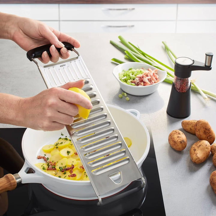 GEFU PATO Kartoffelhobel & Gemüseschneider mit 12 Edelstahlklingen - Spülmaschinenfester Küchenho