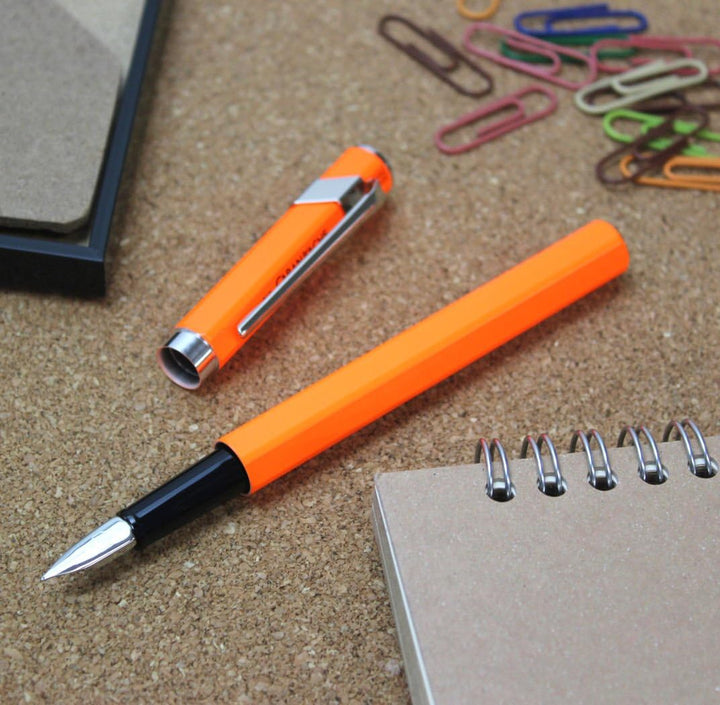 Caran d´Ache 0840.030 Füllhalter Fluo Line Orange, 1 Stück (1er Pack), Orange