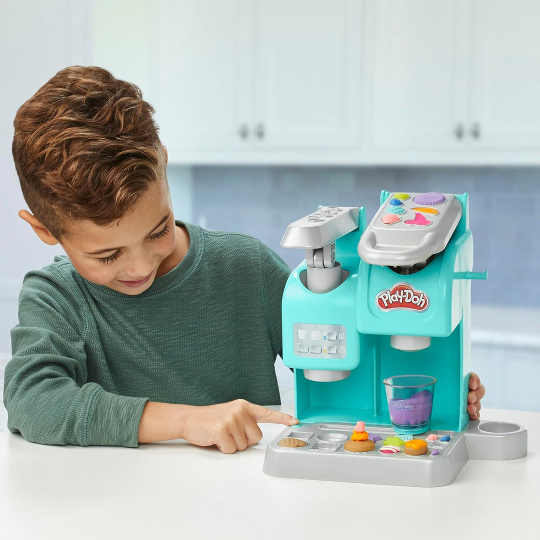 Play-Doh Kitchen Creations Knetspass Café, Café-Spielset mit 20 Accessoires und 8 Dosen zweifarbige