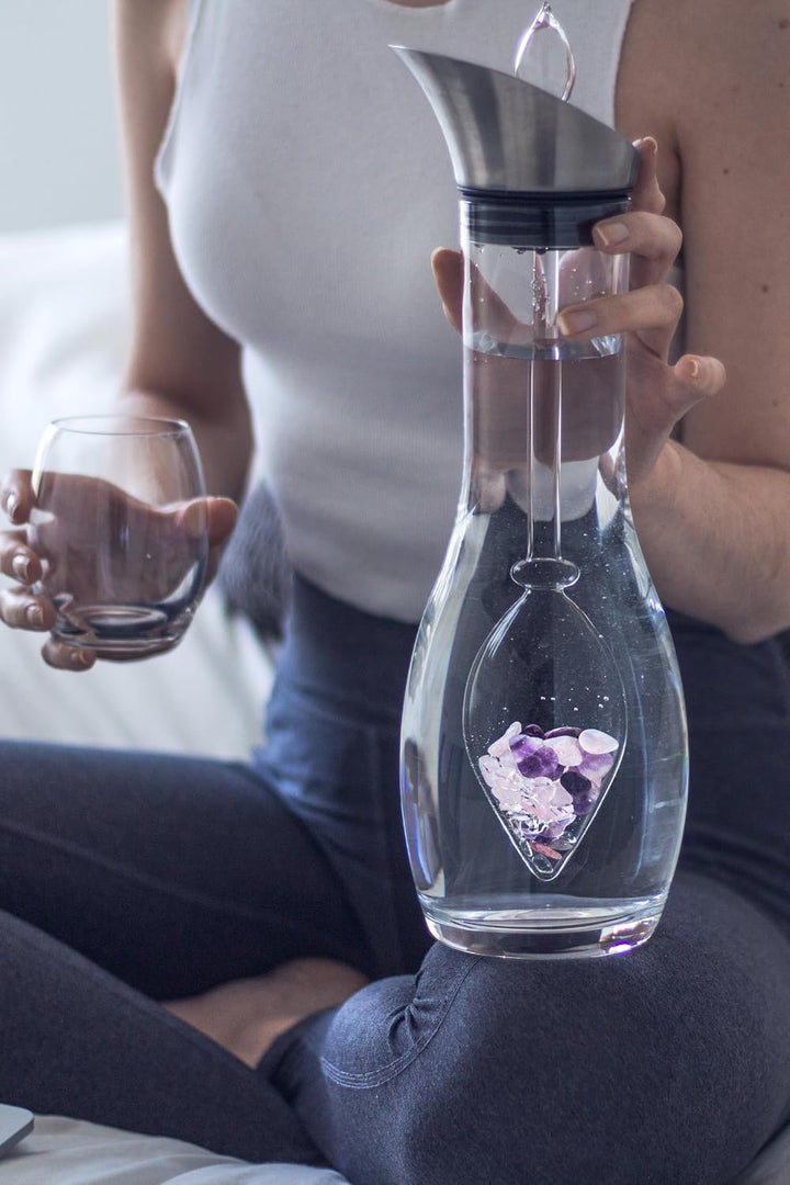 Vitajuwel Wellness Edelsteinwasserset für Zuhause (Karaffe Era & Phiole) mit Amethyst, Rosenquarz &