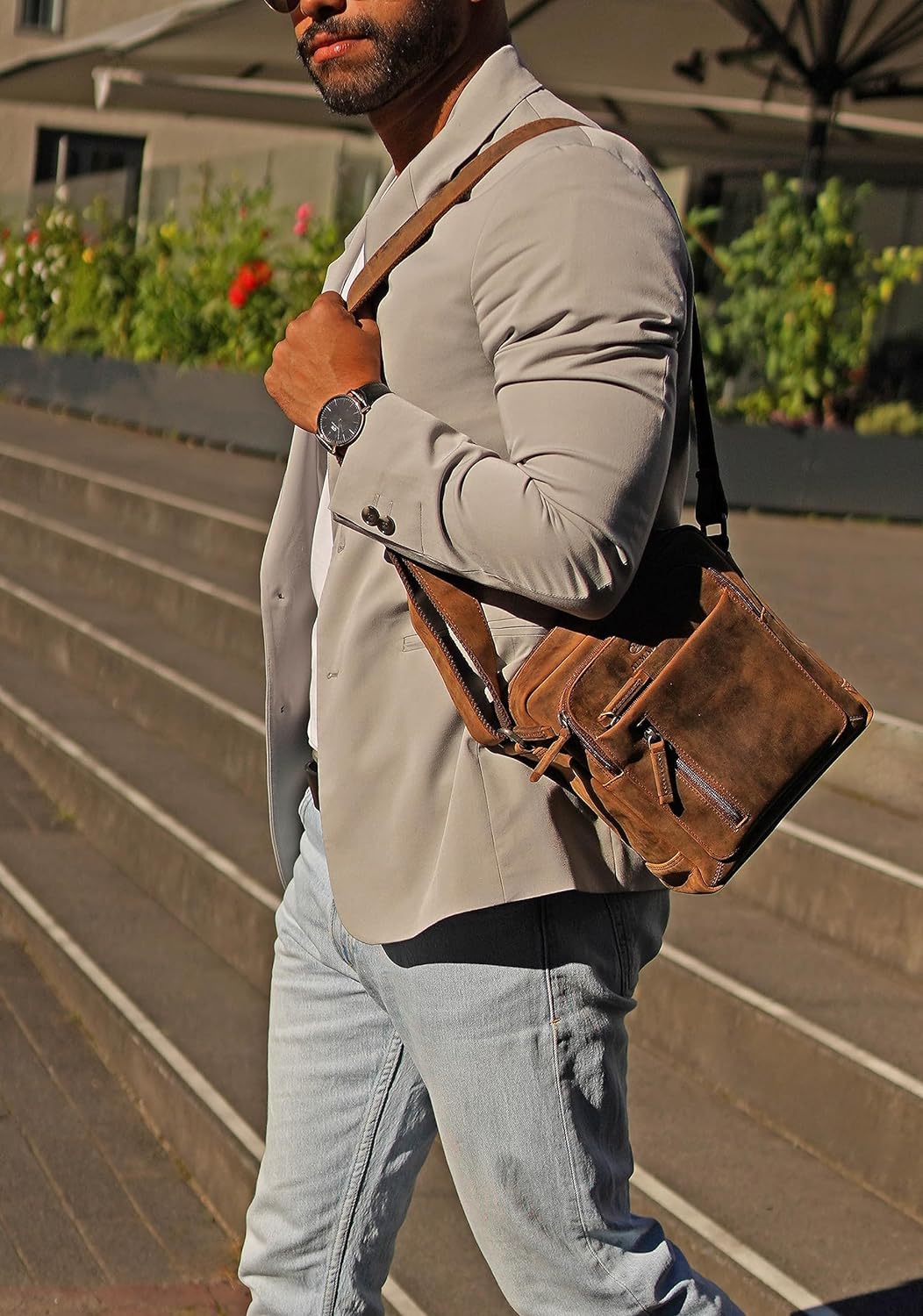 ALMADIH Leder Umhängetasche FINN Premium Rindsleder – Kompakte Messenger Schultertasche Freizeittasc