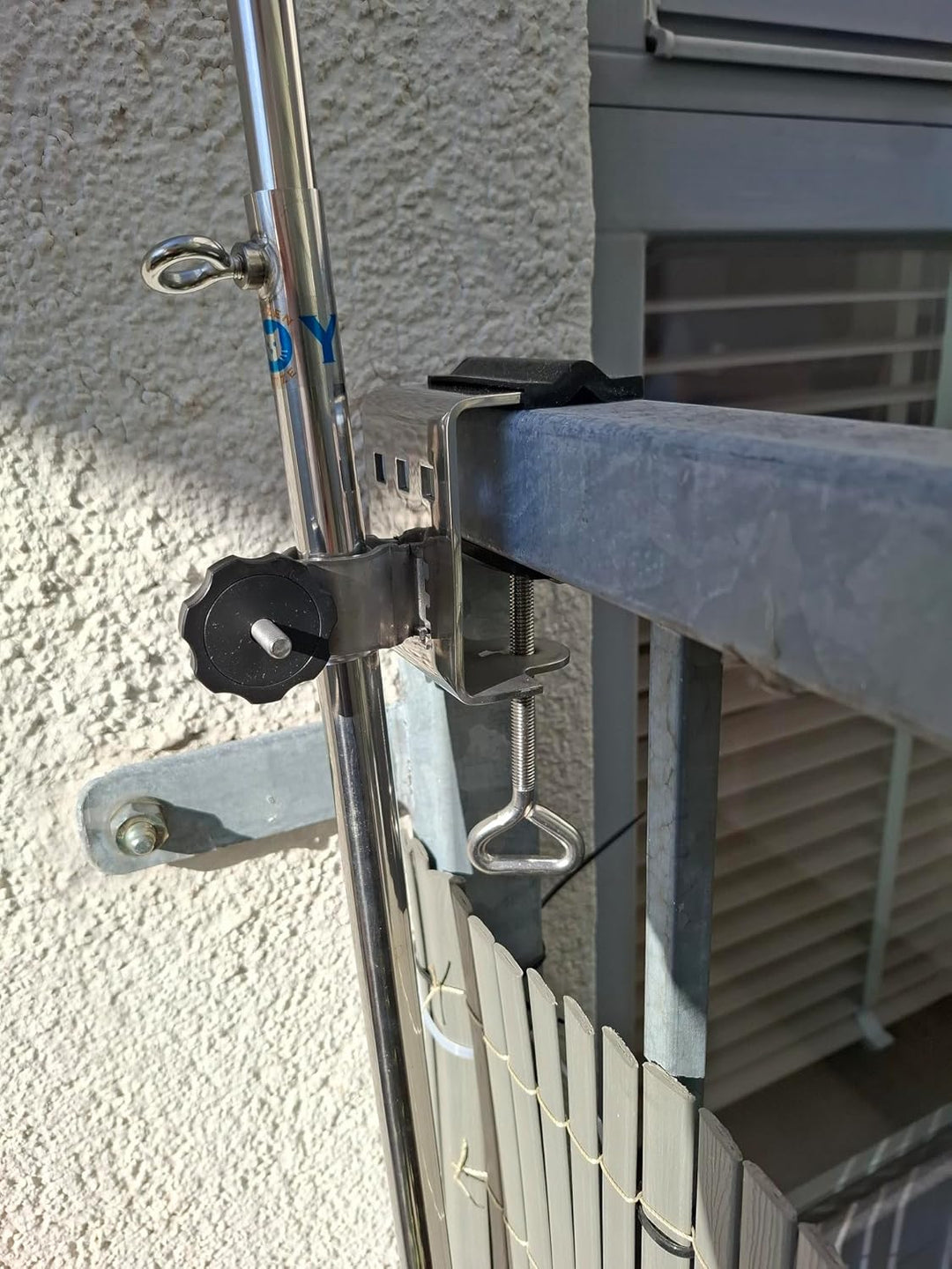 Edelstahl Balkon Katzen Netzhalter für Runde Stäbe bis 38mm Ø, Spreizung bis 50mm, Silber/Schwarz, K