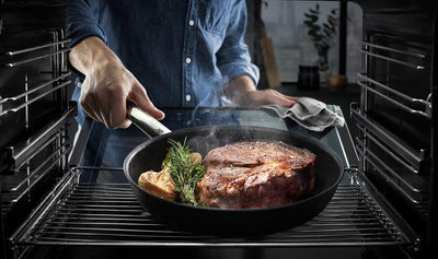 WMF Steak Profi Bratpfanne 24 cm Induktion, Steakpfanne ideal für scharfes Anbraten, Mehrschichtmate