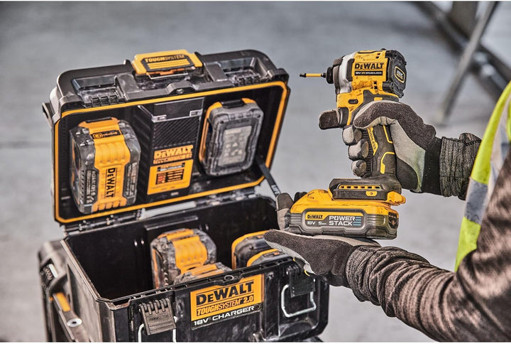 Dewalt ToughSystem 2.0 Akku-Ladebox DWST83471 (für 18V inkl. FlexVolt-Akkus, Doppelladegerät mit 4 A