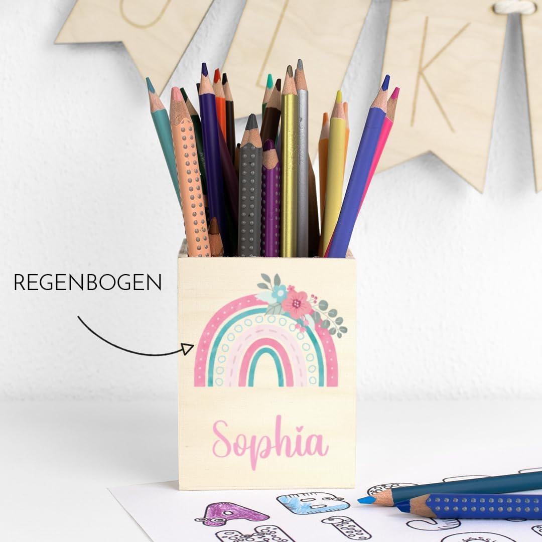 Personalisierter Stiftehalter aus Holz Stiftebecher mit Wunschname Schulkind - Mädchen (Regenbogen),