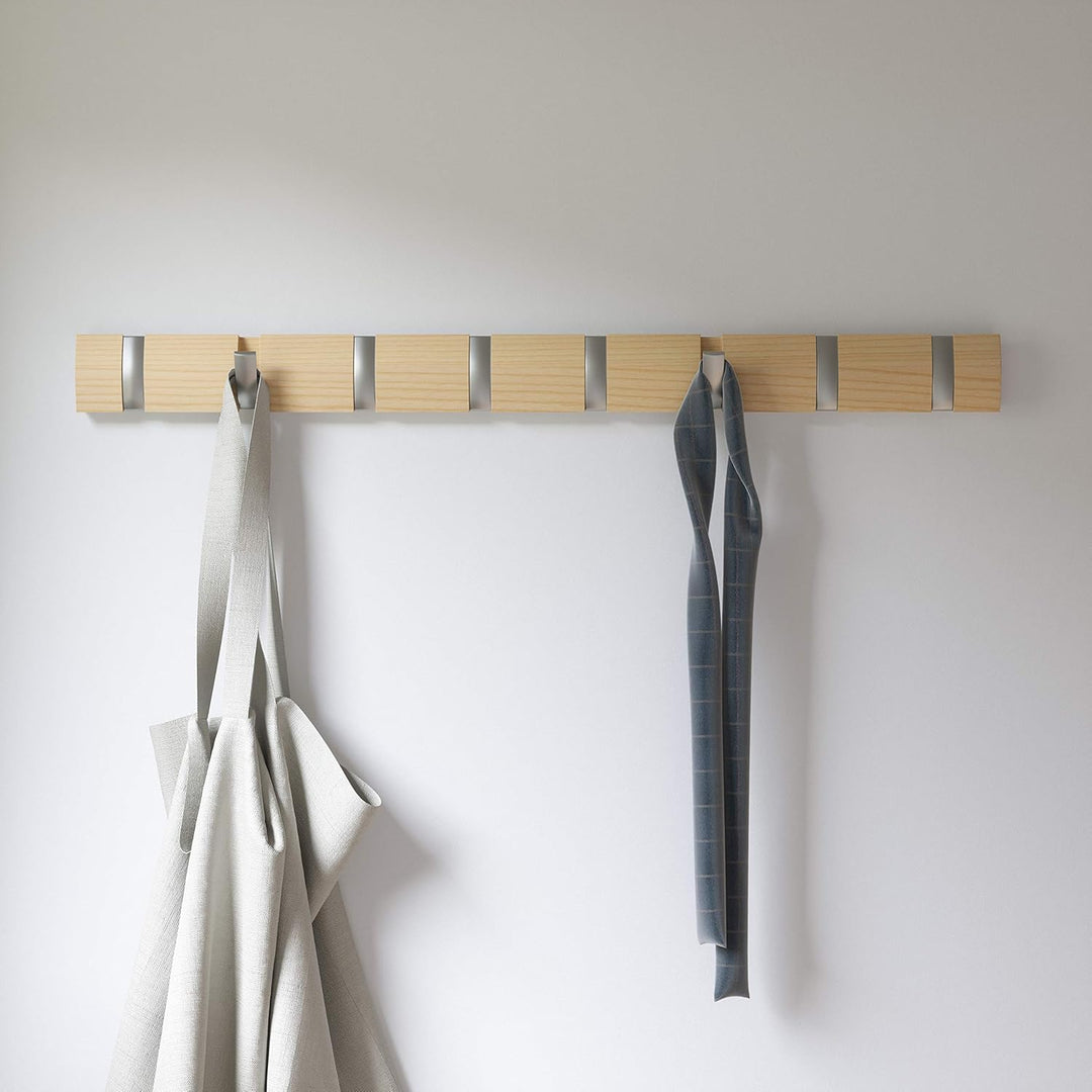 Umbra Flip 8 Garderobenhaken – Moderne, Schlichte und Platzsparende Garderobenleiste mit 8 Beweglich