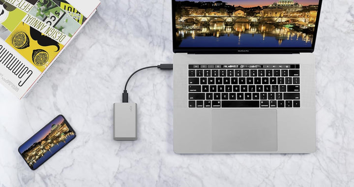 LaCie Portable SSD, externe SSD 500GB, 2.5 Zoll, Iphone 15 Pro kompatibel, inkl. 3 Jahre Rescue Serv