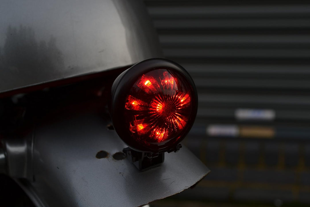 Motorrad LED Stop Rücklicht - Homologated - Glänzend Schwarz mit Rot Gläser für Cafe Racer, Scramble