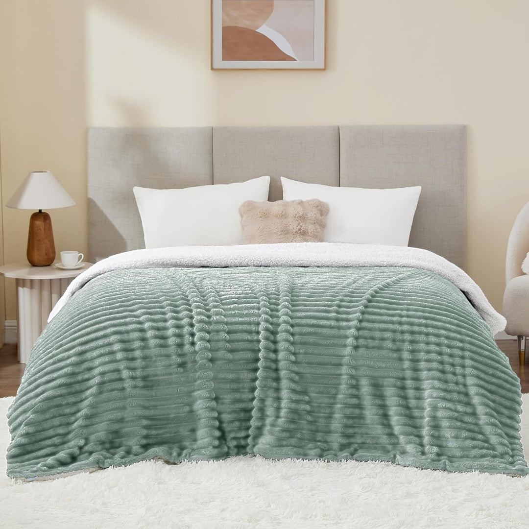 WAVVE Decke Sherpa Kuscheldecke Flauschig Grün - Extra Warme Dicke Weiche Grobe Kordecke Sofaüberwur