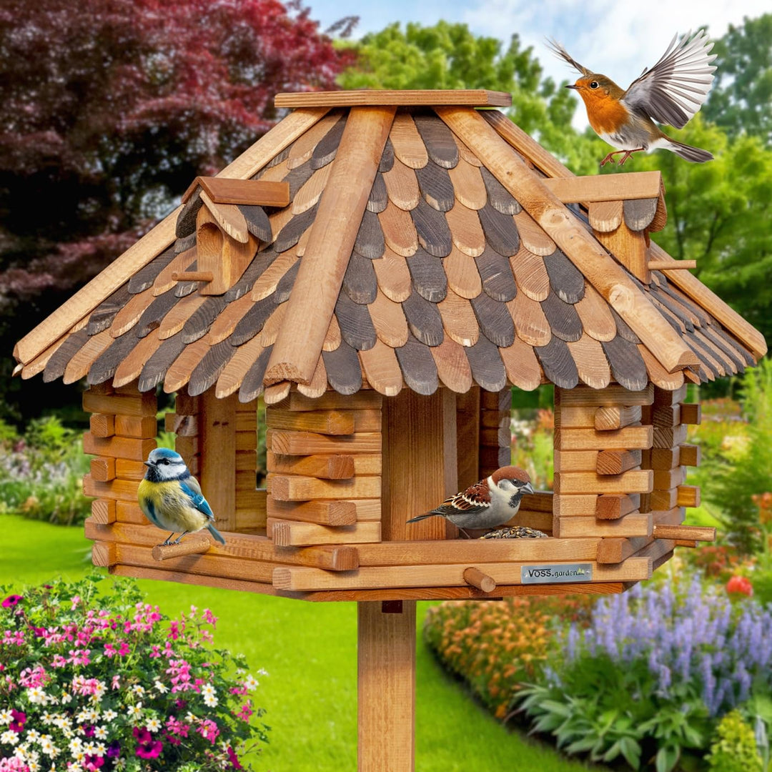 VOSS.garden Grosses Vogelhaus Herbstlaub, Imprägniertes Holz, 50cm Durchmesser Futterplatte, Mit Sit