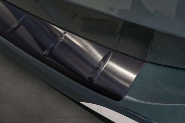 Ladekantenschutz aus Edelstahl in anthrazit mit 3D Abkantung passend für VW Tiguan III ab 2/2024 AZU