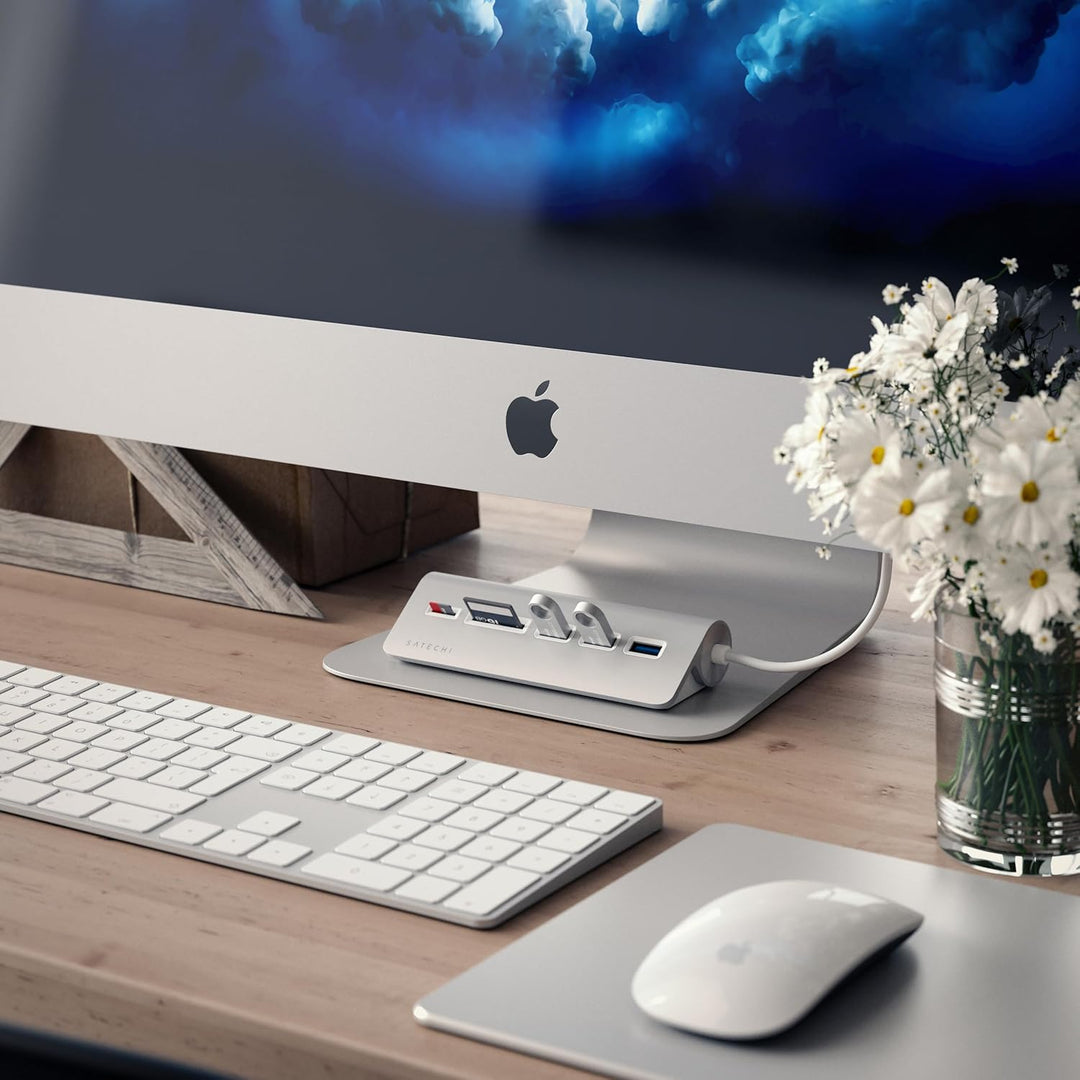 SATECHI 5-in-1 Desktop USB-C Hub Kombination aus Aluminium mit 3 USB-A Anschlüssen (5 Gbit/s) und mi