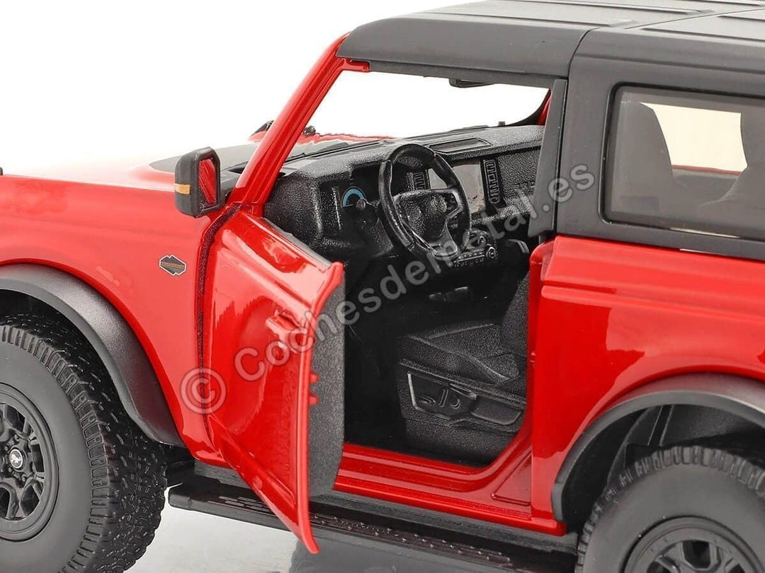 Maisto 531456 Ford Bronco Wildtrak Modellauto im Massstab 1 18, rot