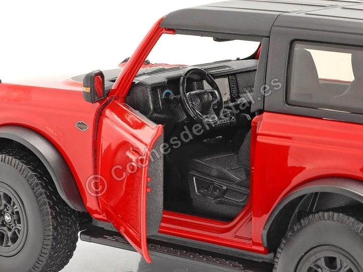 Maisto 531456 Ford Bronco Wildtrak Modellauto im Massstab 1 18, rot