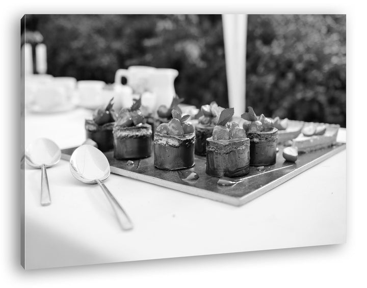 deyoli Tablett mir Desserts Effekt: Schwarz/Weiss Format: 100x70 als Leinwandbild, Motiv fertig gera