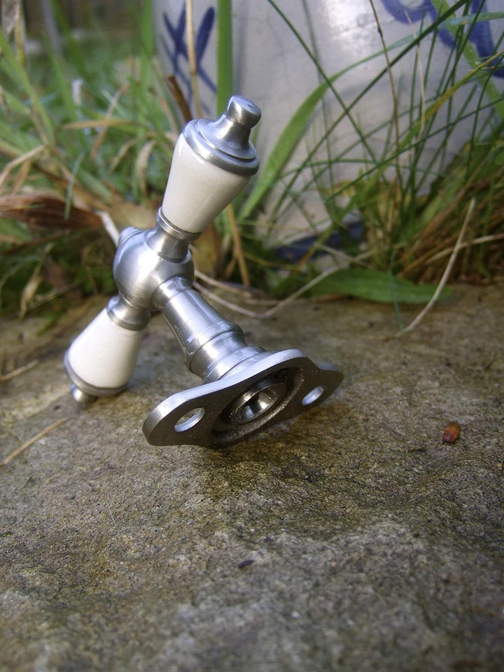 Antikas - Fensterolive Nickel gebürstet, Gründerzeit-Jugendstil Griff in altweiss