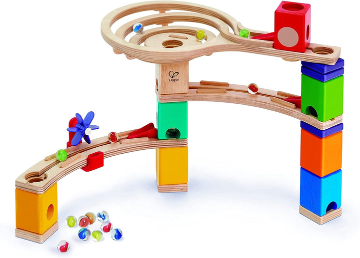 Hape E6021 Starter Set Quadrilla, Kugelbahn mit 27 Bauteilen aus Holz und 30 Murmeln, ab 4 Jahren &amp;