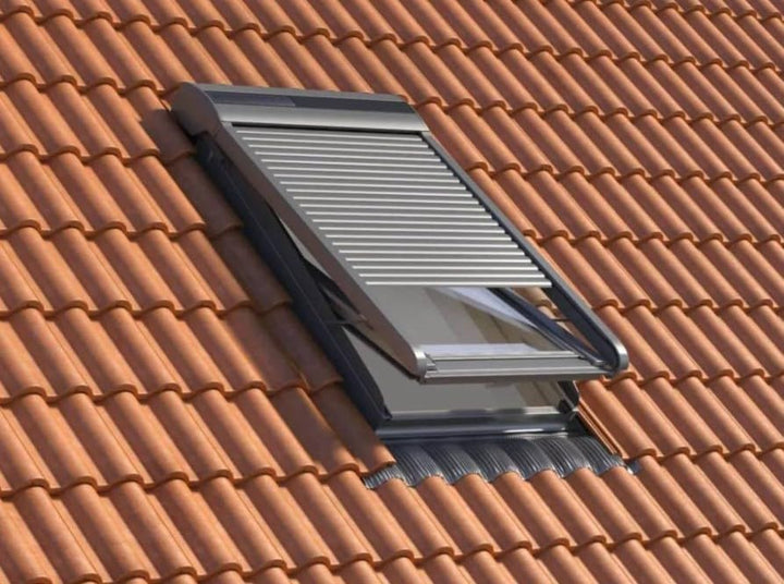 Solar Aussenrollladen SSR 78x118 cm für RoofLite Dachfenster VELUX Gruppe – Hitzeschutz bis 92%, Ver