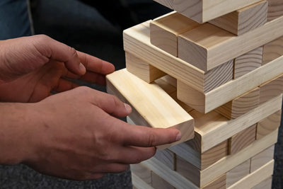 Idena 40212 - XXL Wackel-Turm, Stapelspiel mit 54 Bausteinen, Geschicklichkeits-Spiel aus Holz, ca.