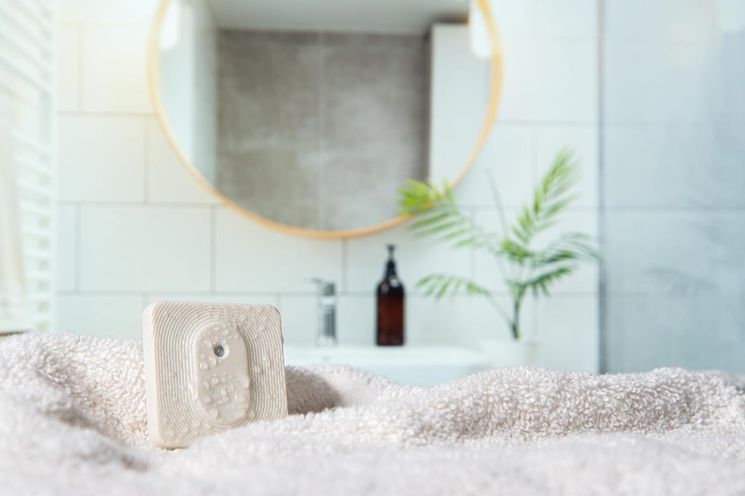 Shelly Blu H&T Ivory | Bluetooth-gesteuerter Temperatur- und Luftfeuchtigkeitssensor | Spritzwasserg