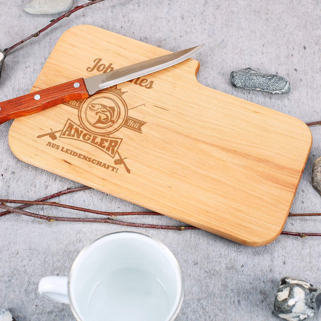 Herz & Heim® Frühstück Set für Angler mit Schneidebrettchen inklusive Messer und Emailletasse - perf