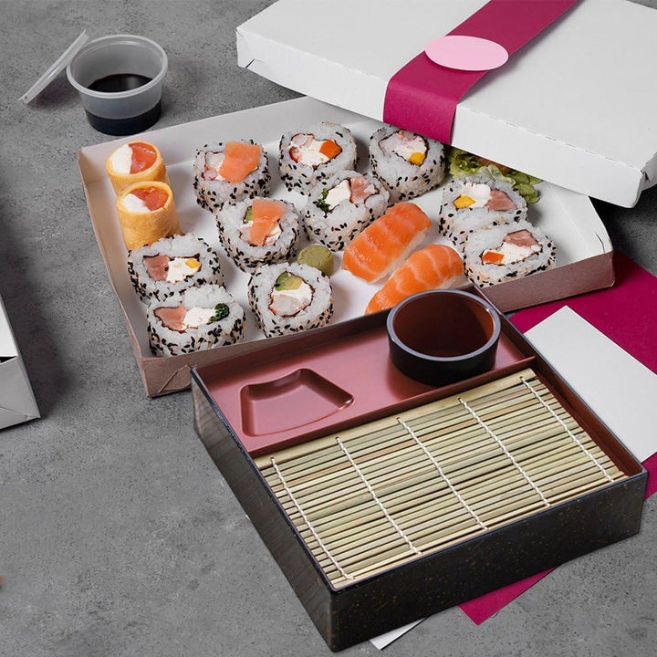Japanischer Soba-nudelteller, Traditioneller Kalter Nudelteller, Gericht Kalten Nudeln, Sushi-Teller
