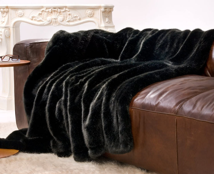 Wohnen & Accessoires GmbH & Co. KG Luxuriöse Felldecke Zobel schwarz - 5 Grössen - 150 x 200 cm bis