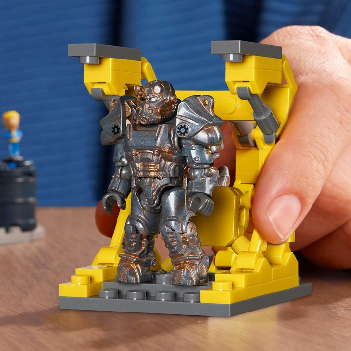 MEGA Fallout Actionfiguren Bauspielzeuge, Red-Rocket-Raststätte mit 824 Teilen, 2 beweglichen Charak